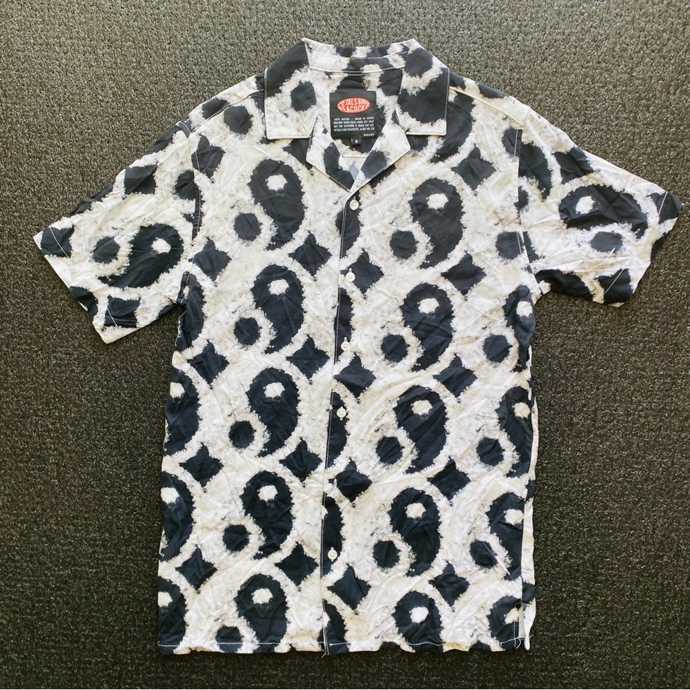 Petals & Peacocks Ying Yang Button-Down Shirt Size Small